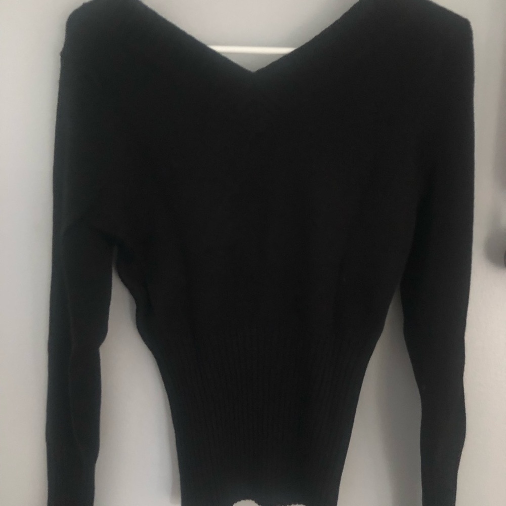 Women’s Guess v-neck sweater - Picture 4 of 7